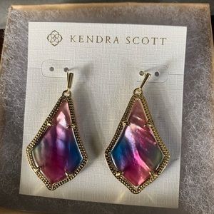 Brand new never worn Kendra scott earrings